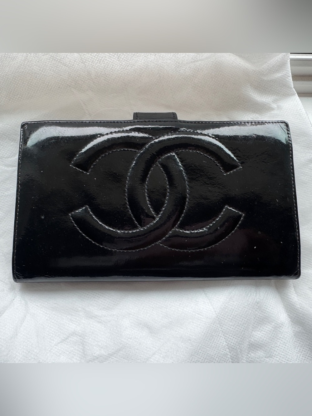 CHANEL Black Patent Leather CC Logo Card Holder